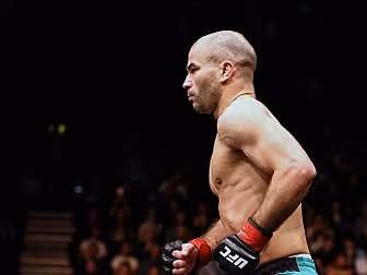Artem Lobov suffers decision l...