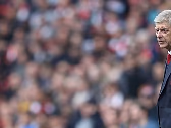 Arsene Wenger bats away talk o...