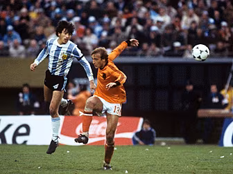 Johan Neeskens on the intimida...