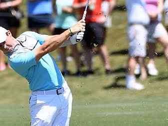 Injured McIlroy to play throug...