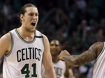 Boston Celtics overcome Washin...