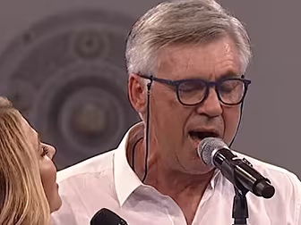  Carlo Ancelotti duets with An...