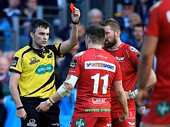 Scarlets' Steff Evans clea...