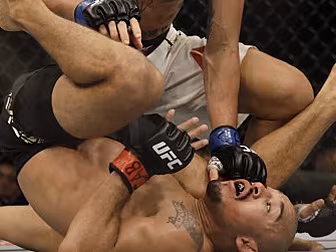 Holloway stops Aldo to become...