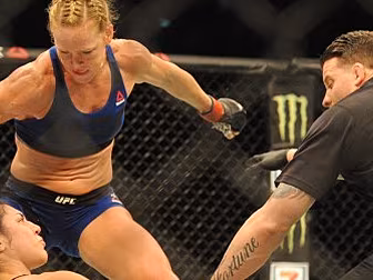 Holly Holm returns to winning...