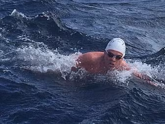Three Irish swimmers among tea...
