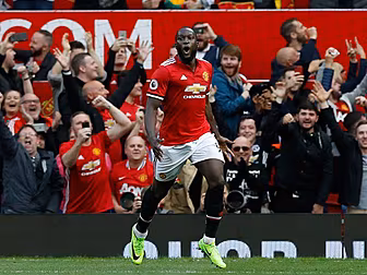 Manchester United fans urged t...