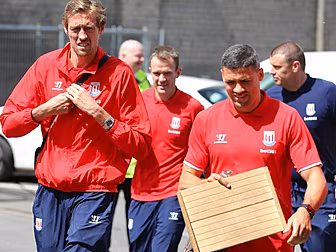 Peter Crouch talks Roy Keane v...