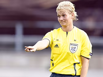 Turkish footballer forced to r...