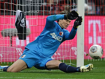 Goalkeeper destroys ground aro...