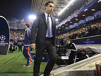 Gary Neville responds to rumou...
