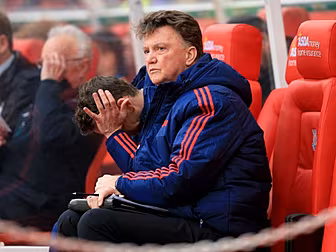 Louis van Gaal hints at resign...