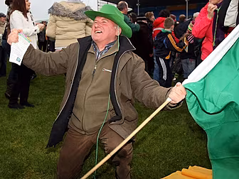 Hilarious GAA commentator cele...