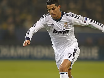 Christiano Ronaldo turns his a...
