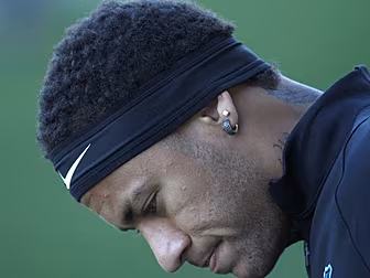 Neymar and others allegedly su...