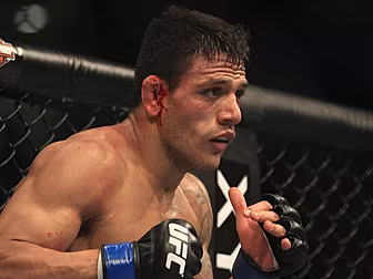 Rafael Dos Anjos airs his disg...