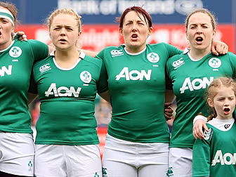 Irish Women's rugby team l...