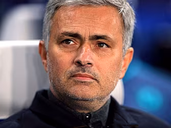 Jose Mourinho signs contract t...