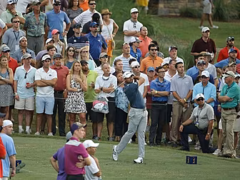 Jason Day breaks course record...