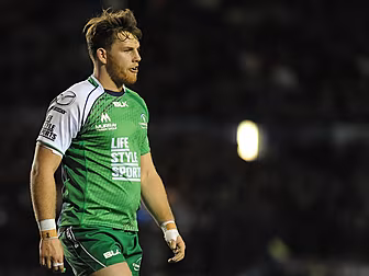 Connacht flanker announces int...