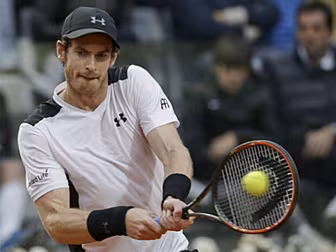 Andy Murray beats Novak Djokov...