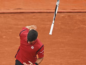 Djokovic lucky to avoid disqua...