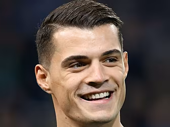 Leaked pictures confirm midfie...
