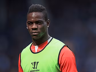 Mario Balotelli returns to Liv...