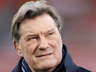 Glenn Hoddle interested in Eng...