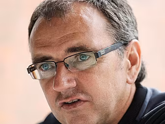 Pat Fenlon leaves Shamrock Rov...