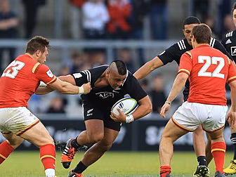 Rugby referee accused of showi...