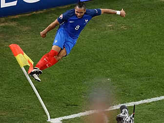 France aim to consolidate top...