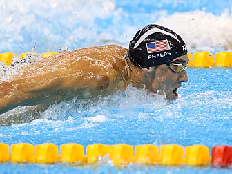 Michael Phelps breaks 2,000-ye...