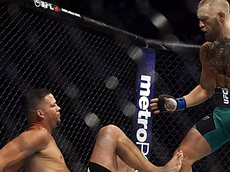 Conor McGregor sustains shin i...