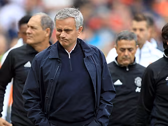 Jose Mourinho slams referee fo...