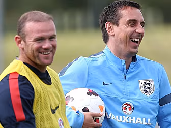 Gary Neville hits out at Engli...