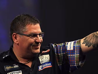 Gary Anderson remains on track...