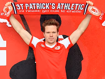 Simon Signs for the Saints