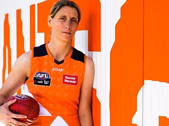 Cora Staunton signs pro terms...