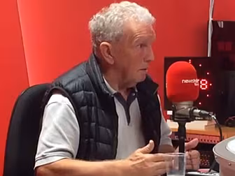 John Giles advises Troy Deeney...