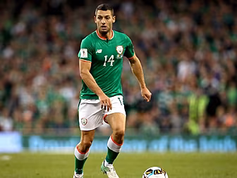 Wes Hoolahan announces retirem...