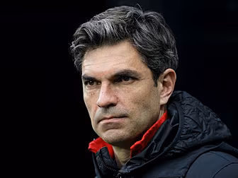 Mauricio Pellegrino gets the b...