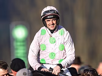 Leg injury ends Ruby Walsh'...