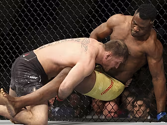 Stipe Miocic dominates Francis...