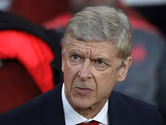 John Giles: Arsene Wenger shou...