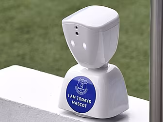 Everton use robot mascot to gi...