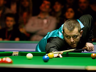 Three former champions crash o...