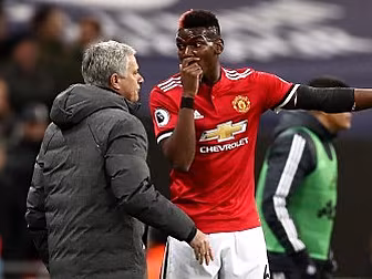 Weak Manchester United defence...