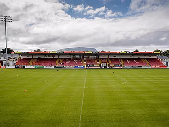 Sligo Rovers players hand back...