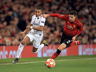 PSG stun Man United at Old Tra...